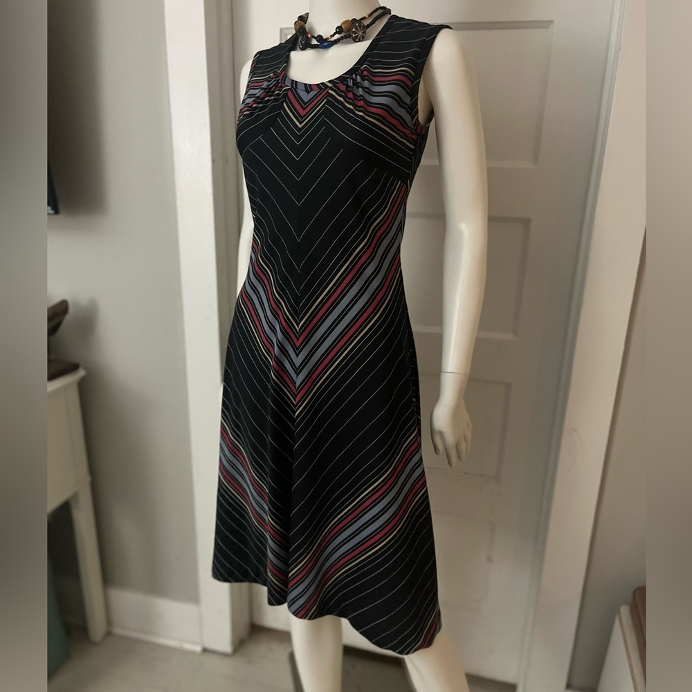 Slinky Vintage 70s Chevron Midi Dress